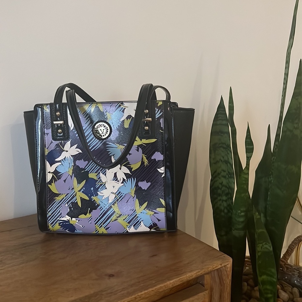 Ann Klein handbag in like new condition.